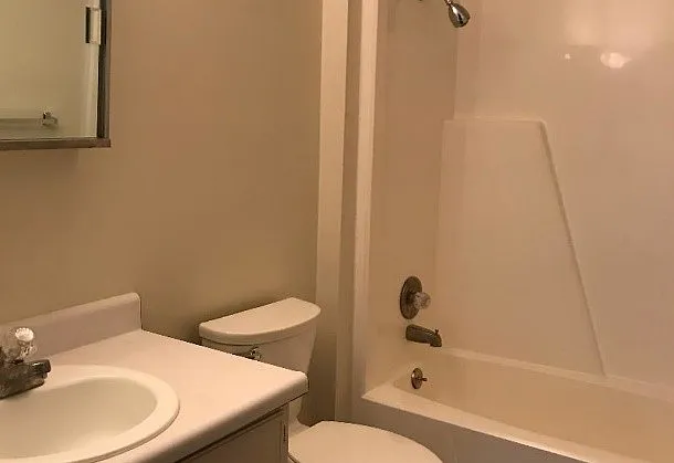 Eastown Villa Apartments — Photo 5