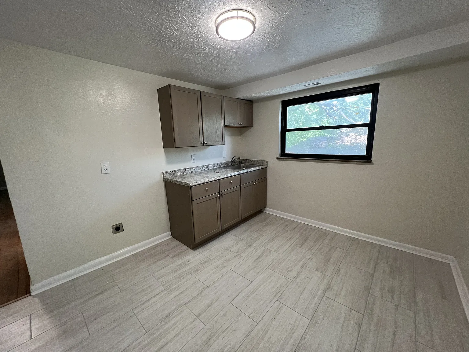 Jackson Street 1096 - 45215 - 6 — Photo 3
