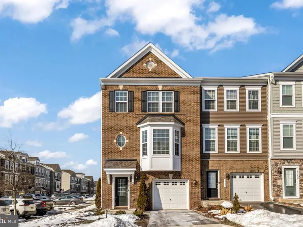 8762 Elsing Green Dr, Manassas, VA 20112