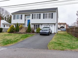 10 Flanders St, Johnston, RI 02919