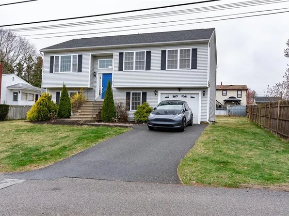 10 Flanders St, Johnston, RI 02919