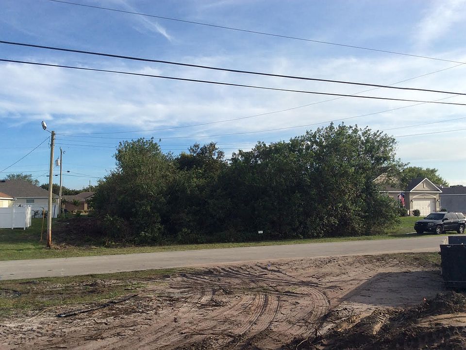 1st image of 572 SW Millard Dr
