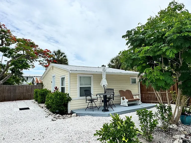 640 Broadway St #COTTAGE — Photo 5