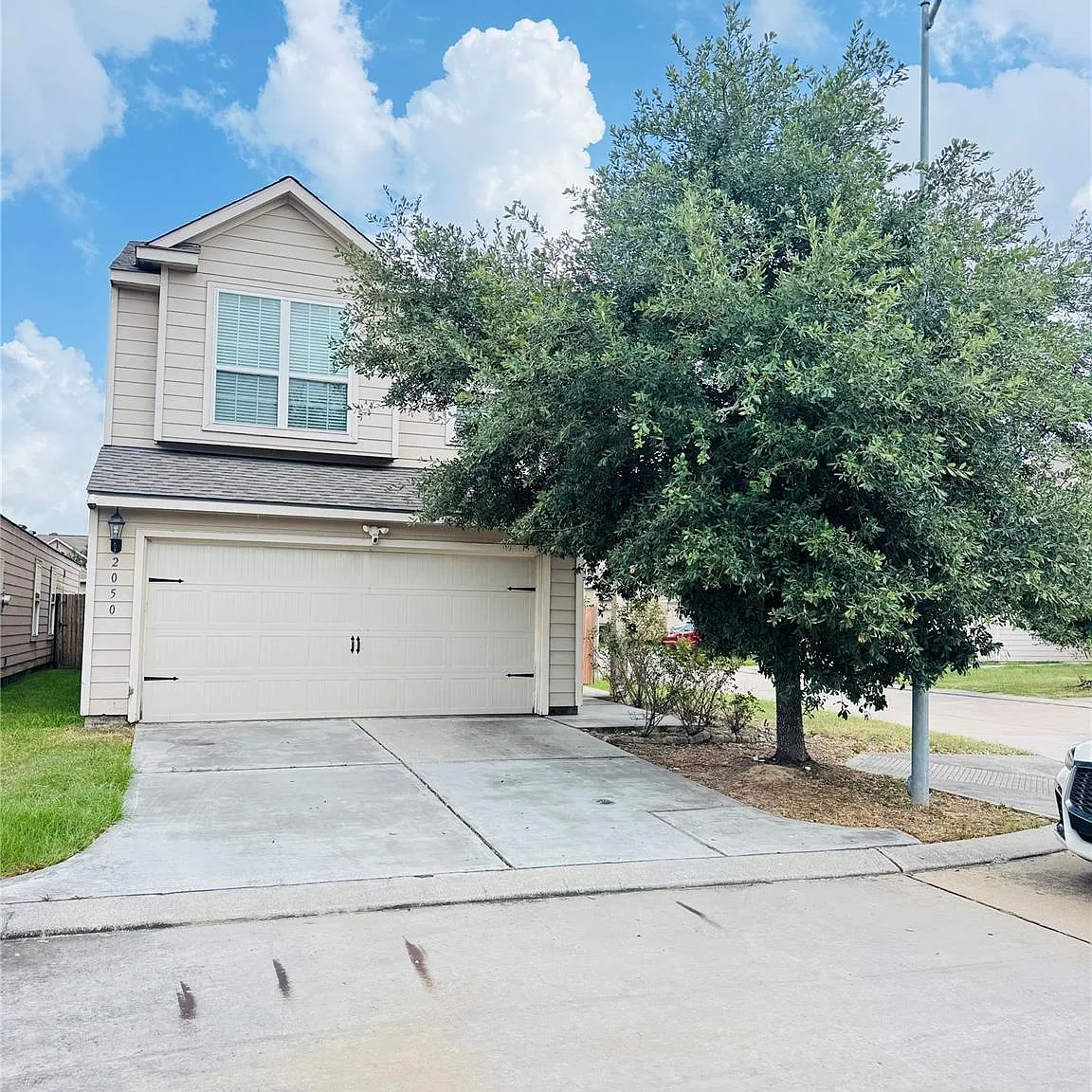4 bed, 2.5 bath, 1859 sqft, $2,390 — Photo 2