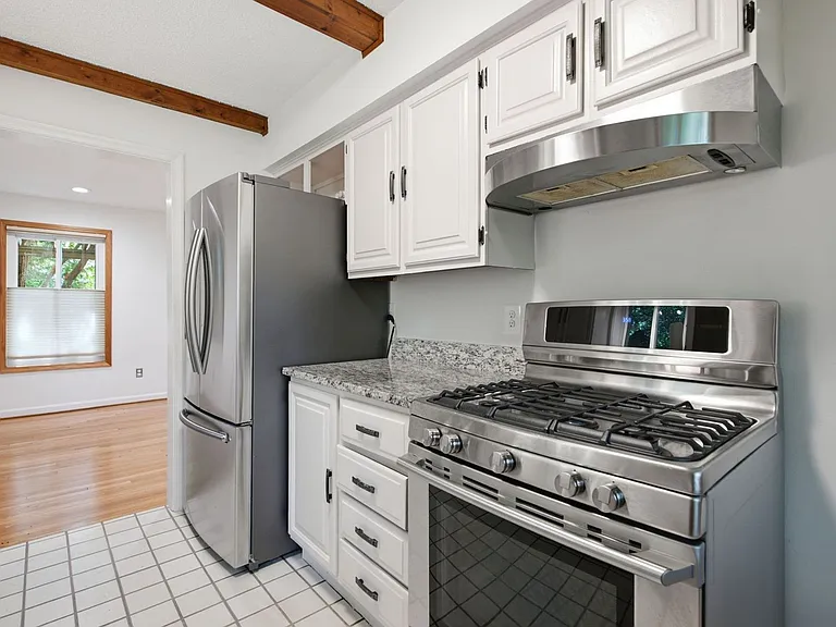 110 Devon Ct — Photo 7