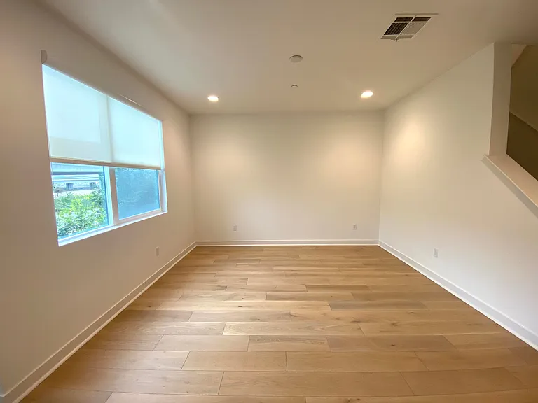 1427 Pullman Way — Photo 14