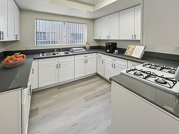 3rd image of 15520 Parthenia St #16