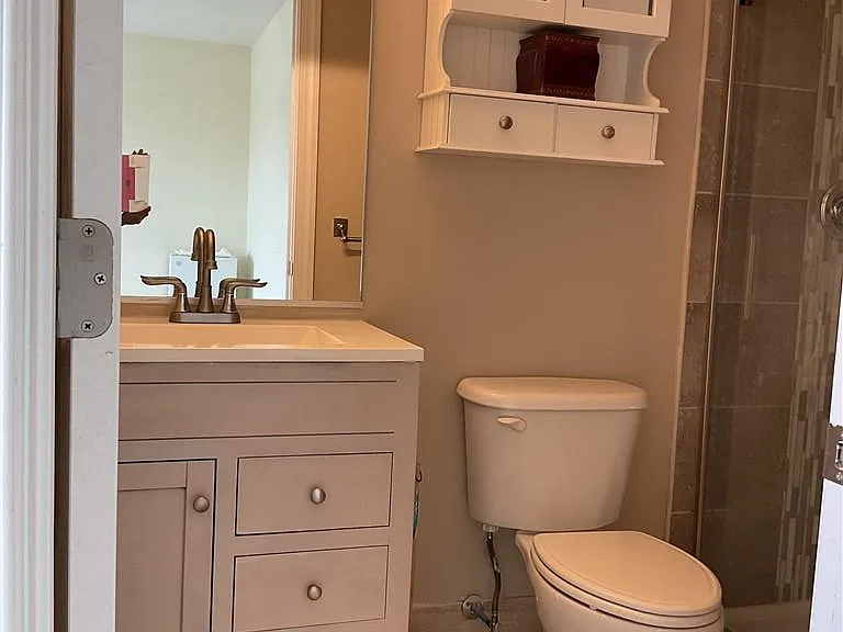 2nd Floor ensuite bathroom to 3rd bedroom