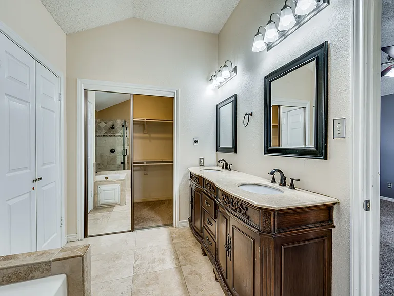 804 Santa Fe Trl — Photo 10