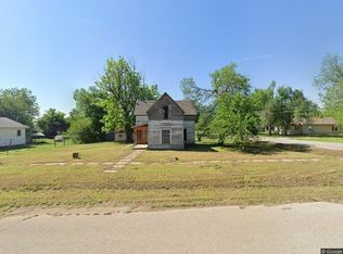 914 Ivanhoe St, Perry, OK 73077
