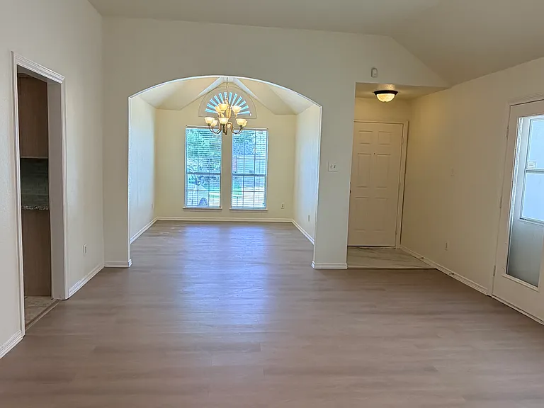 1809 Bachman Ct — Photo 3