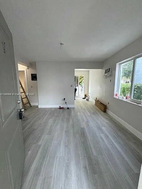 2 bed, 777 sqft, $2,100 — Photo 2