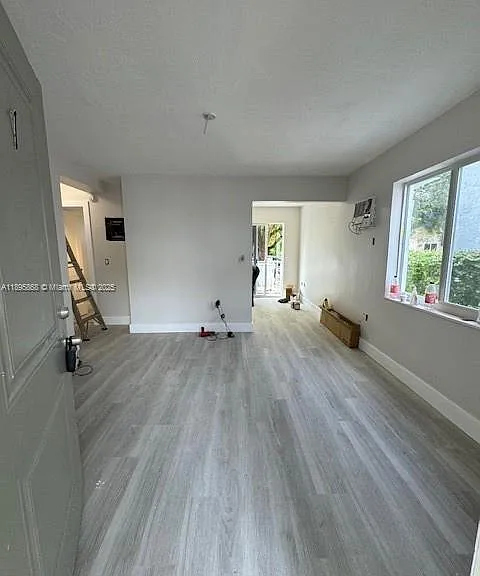1327 SW 3rd St — Photo 2