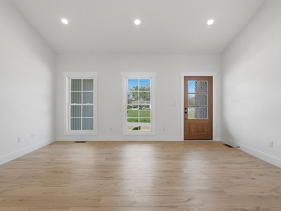 3rd image of 111 Poppy Ave