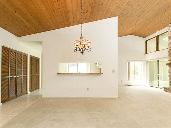 5th image of 104 Pinehurst Cir