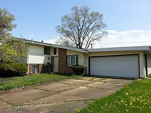 407 Wood St photo 1