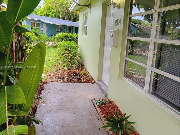 5th image of 2500-2504 NW 9th Ln #1-2