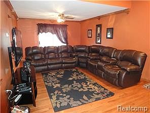 2nd image of 394 Harbour Pointe Dr