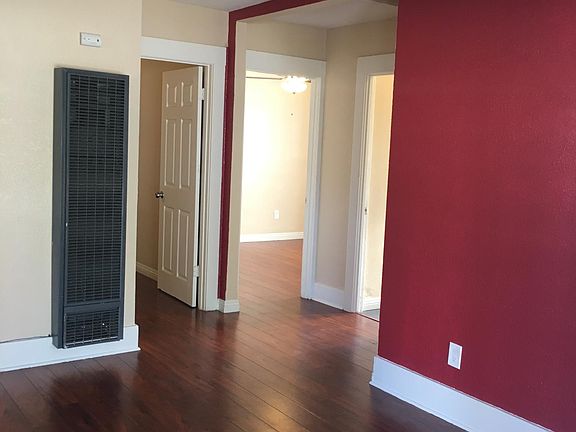 3rd image of 580 E Kingsley Ave