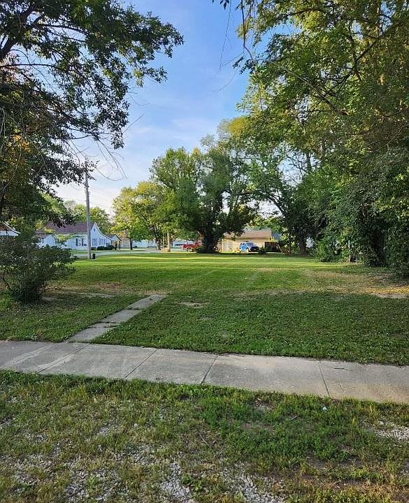 1st image of 620 W 1st St