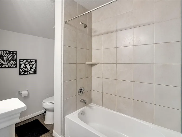 8426 Moonlight Bay Cir — Photo 37