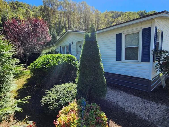 16 Varsity Dr, Sylva, NC 28779