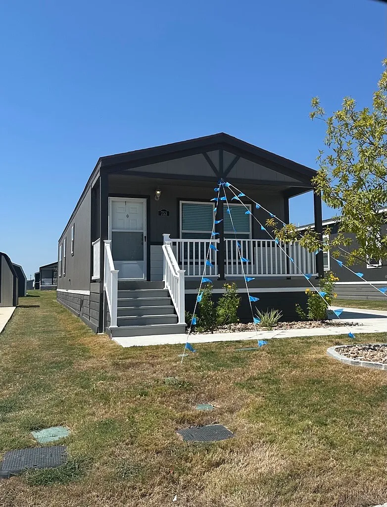 2 bed, 1224 sqft, $1,599 — Photo 2
