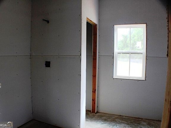3rd image of 1224 Snow Hill Rd