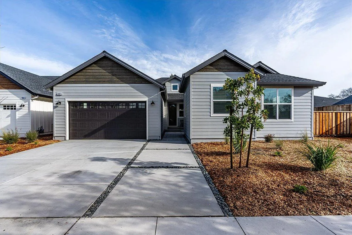 4 bed, 2.5 bath, 2300 sqft, $7,500 — Photo 1