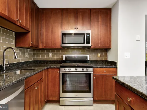 155 Castleton Rd #155, Delran, NJ 08075