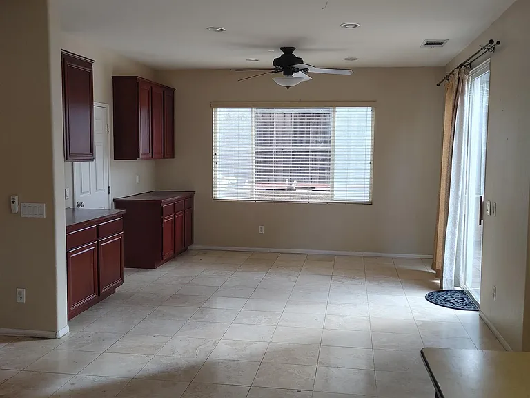 382 Edgewater Dr — Photo 10