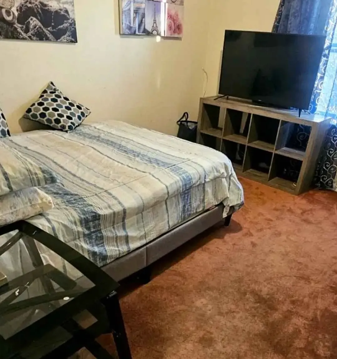 3 bed, $850 — Photo 1