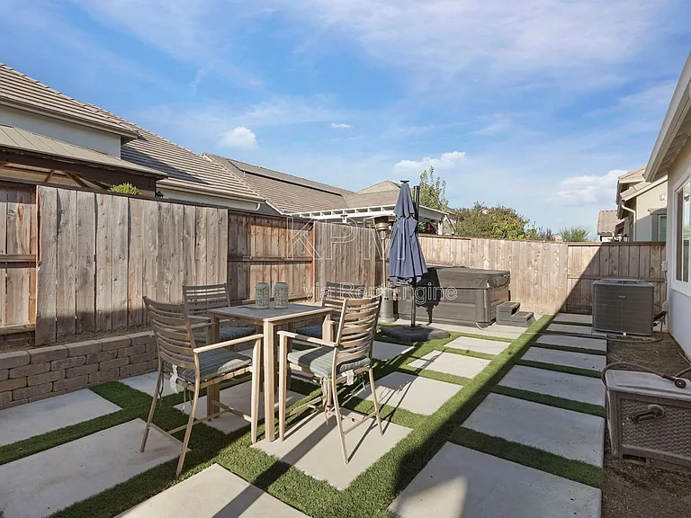 2933 Valencia St — Photo 42