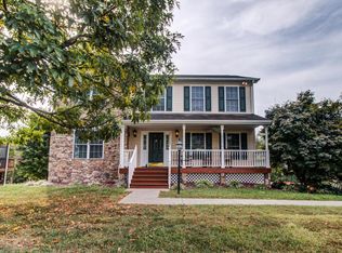 2528 Fountain Ln, Vinton, VA 24179