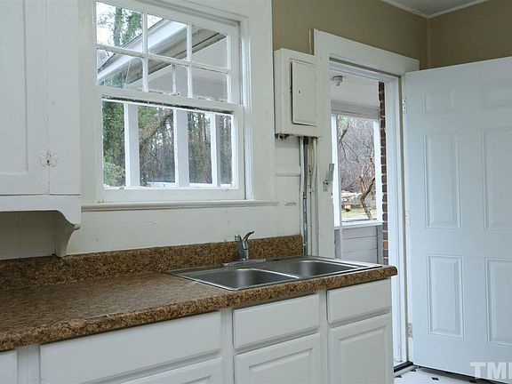 4th image of 2518 Holloway St