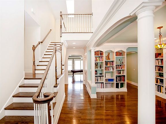 4th image of 9 W Kenilworth Ave