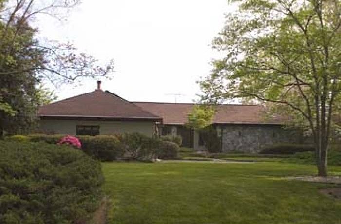 1st image of 126 Holcomb Dr