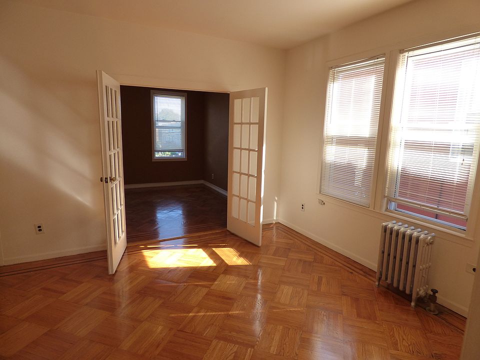 1st image of 2073 46th St