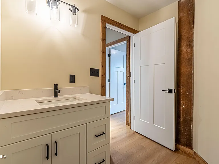 453 E Main St #700 — Photo 12