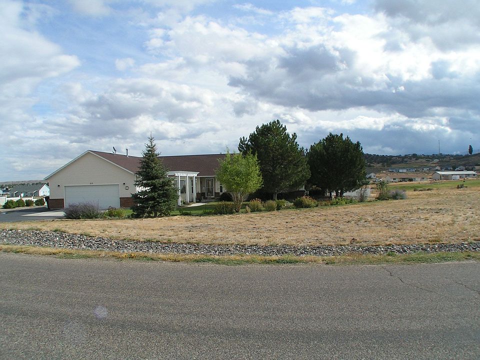 Corner lot front view