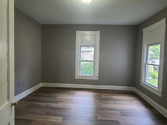 5th image of 303 W Eureka St