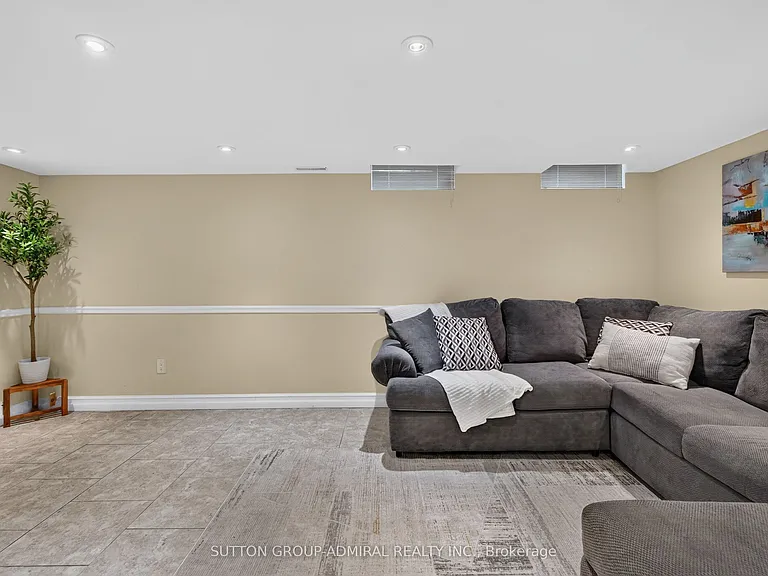 14 Mullis Cres — Photo 29