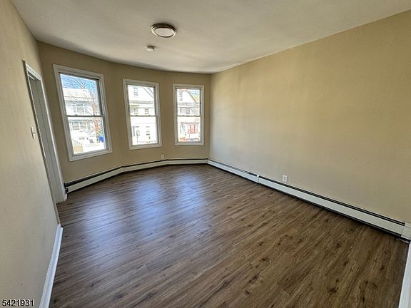 5th image of 88-90 N 6Th St