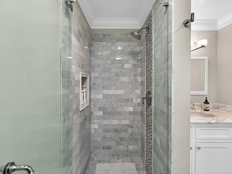 405 Blumont St — Photo 14
