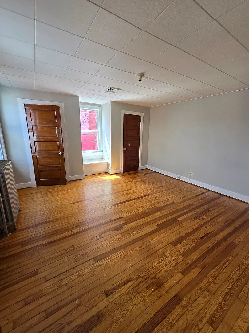 320 State St — Photo 4