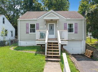 1742 Ashbrook Dr, Cincinnati, OH 45238