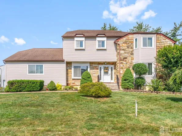 7 Mariposa Pl, Old Bridge, NJ 08857