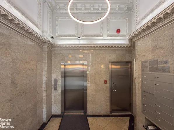 40 West 17th Street image 19 of 21