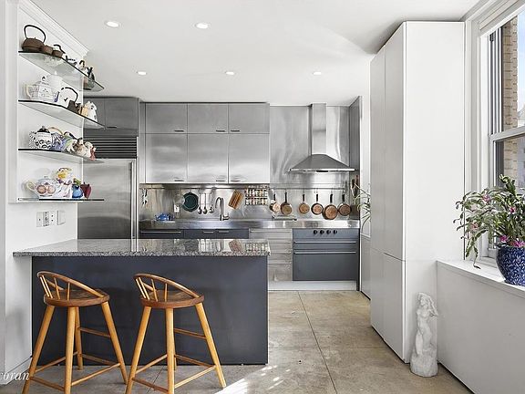5th image of 90 Franklin St APT 8S