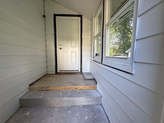 4th image of 22 Branch St